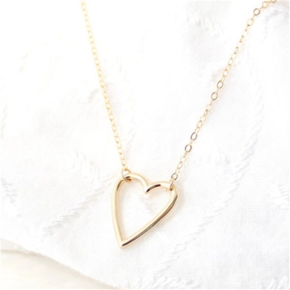 Love ❤️ dainty pendant necklace